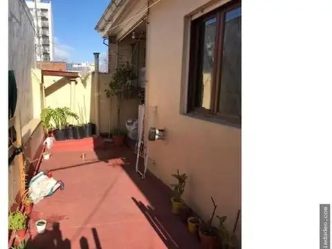 DEPARTAMENTO DE 3 AMB. P.B. MÁS DPTO. 1 AMB. Y 1/2  EN P.A.