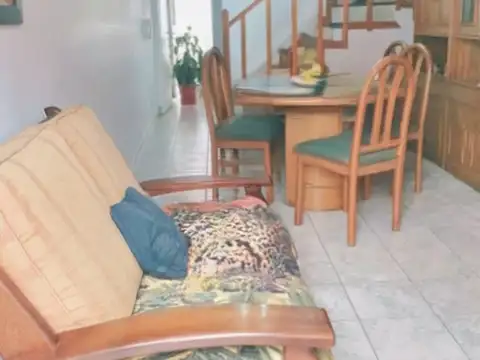 HAEDO-VILLA SARMIENTO - DUPLEX AL FRENTE 4 AMBIENTES + PATIO - APTO CRÉDITO  