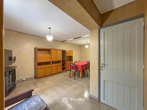 VENTA - Casa de Pasillo Única de 2 Dormitorios con Patios - Barrio Azcuenaga, Rosario.