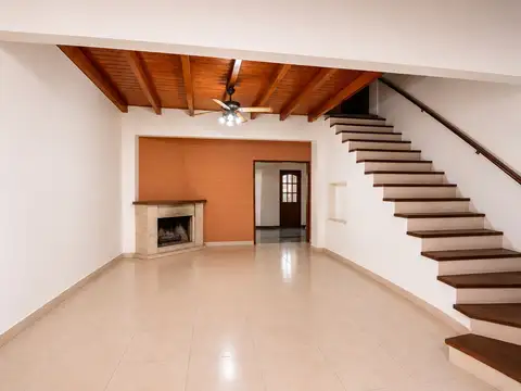 Depto Tipo Casa en Alquiler de 4 ambientes