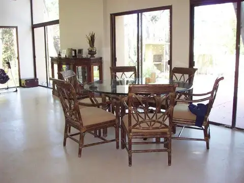 Casa en Alquiler Temporal con 1 cochera