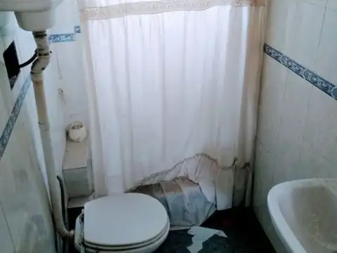 Casa 4 ambientes con 1 baño