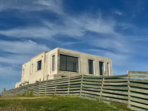 Casa en Venta con 4 cocheras