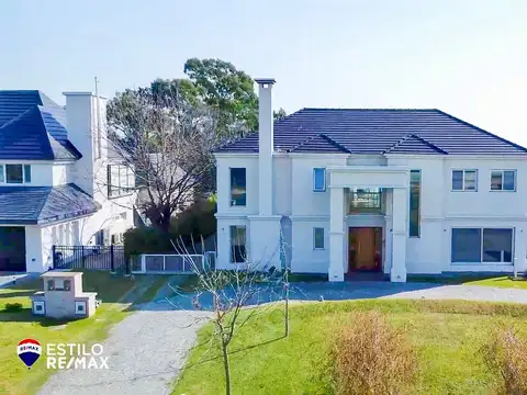 Casa en Venta Lomas de City Bell pileta y quincho