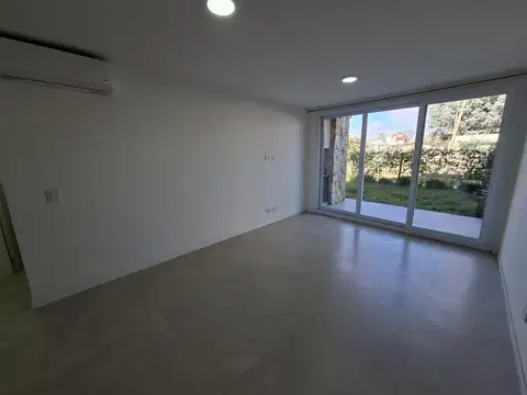 DPTO 3 AMBIENTES CON COCHERA - EDIFICIO DE CATEGORÍA