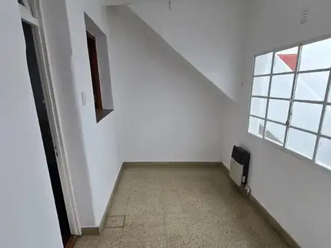 Depto Tipo Casa 4 ambientes con 1 baño