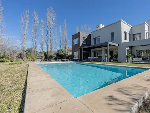 Avenida Presidente Perón 10200