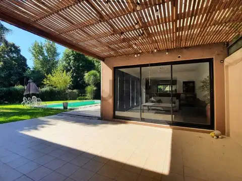 Casa en Venta en Villa Elisa, USD 385.000