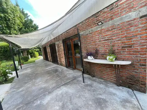 Casa en Alquiler con 6 cocheras