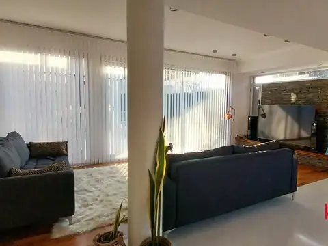 Casa 6 ambientes con 3 baños