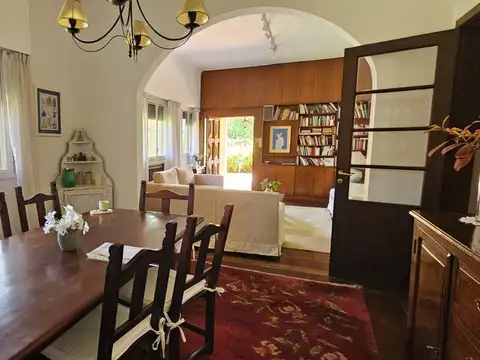 Casa en Venta con 4 cocheras
