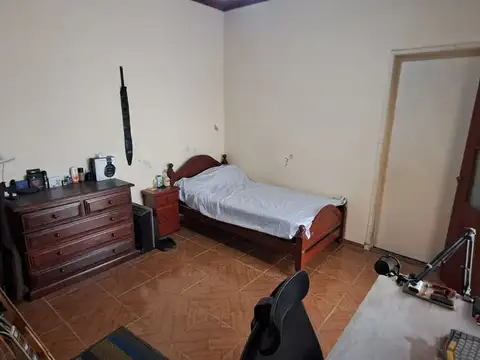 CASA COMPUESTA DE 3 PHS (3 AMB, 4 AMB Y 3 AMB CON GALPON)