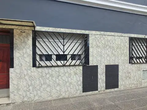 CASA COMPUESTA DE 3 PHS (3 AMB, 4 AMB Y 3 AMB CON GALPON)