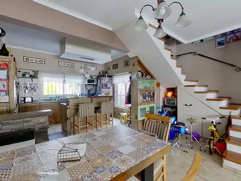 Casa en Venta con 2 cocheras