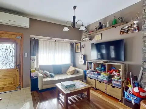 OPORTUNIDAD EN CASTELAR – DOS CASAS INDEPENDIENTES