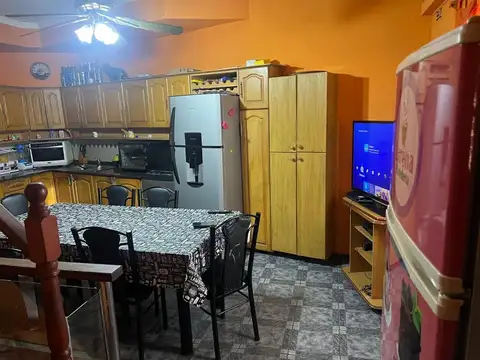 VENTA DUPLEX PARQUE LICEO 2 DORM CON GALPON