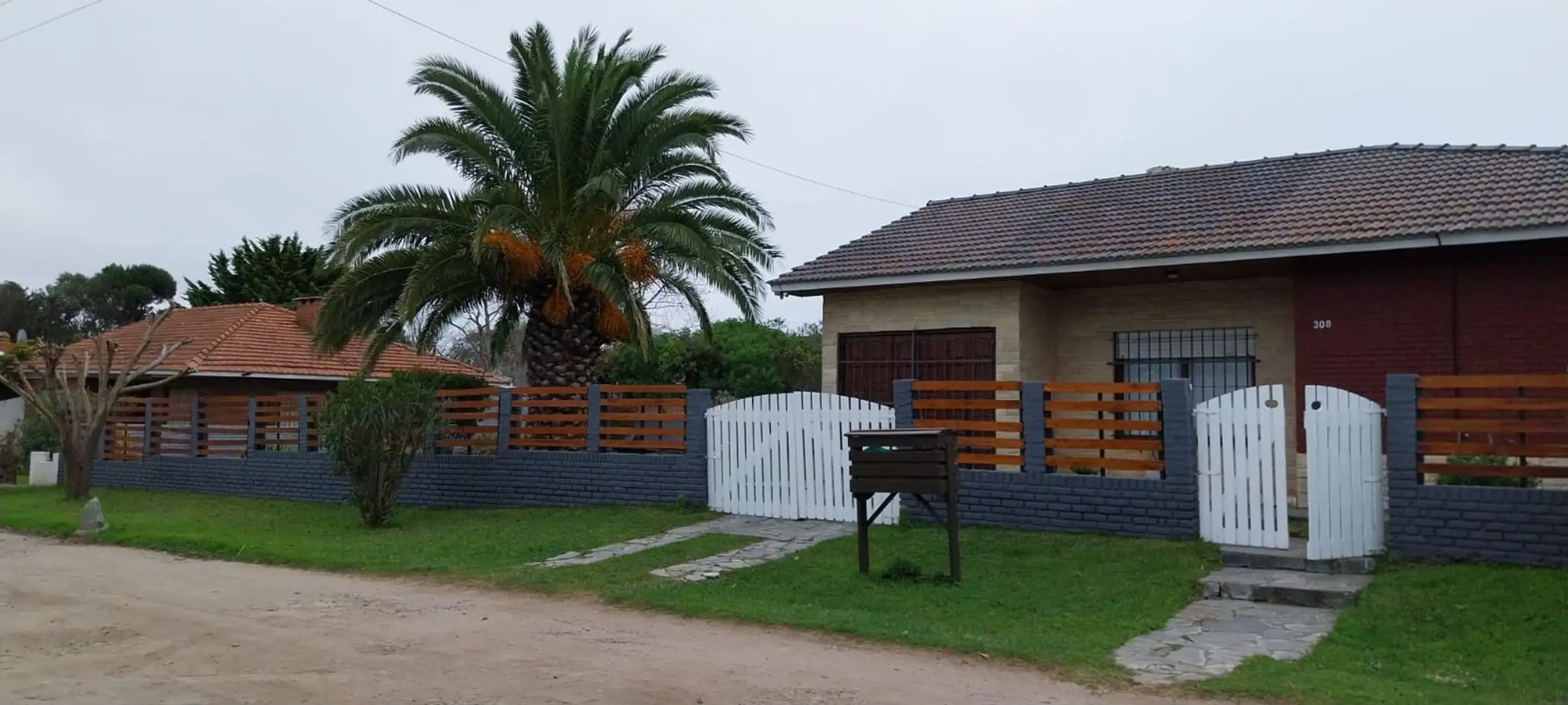 Casa amplio parque B. San Jacinto a metros costa