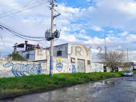 Lote con Galpón industrial en Venta