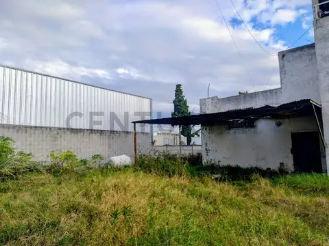Lote con Galpón industrial en Venta
