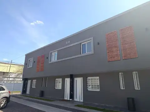 COMPLEJO DE DUPLEX A ESTRENAR  A metros del acceso Oeste