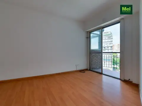 Muy luminoso 2 amb en piso alto