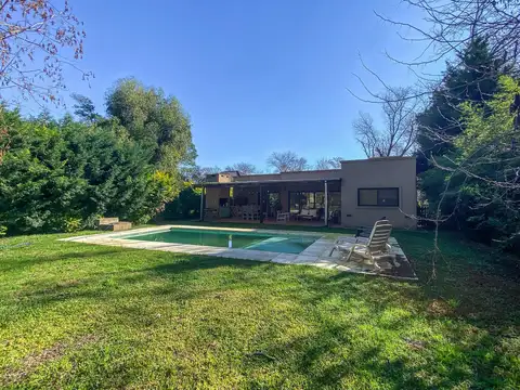 Casa en venta en Barrio Privado El Aromo 5 ambientes con pileta