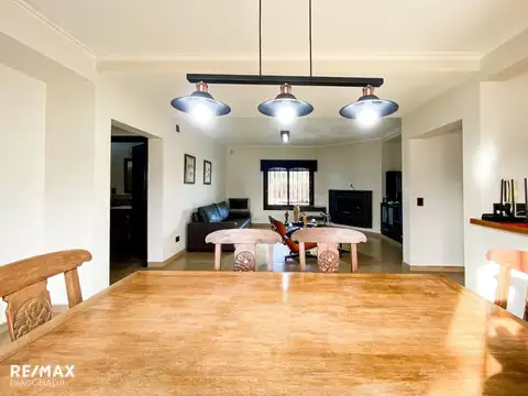 Casa en Venta con 2 cocheras