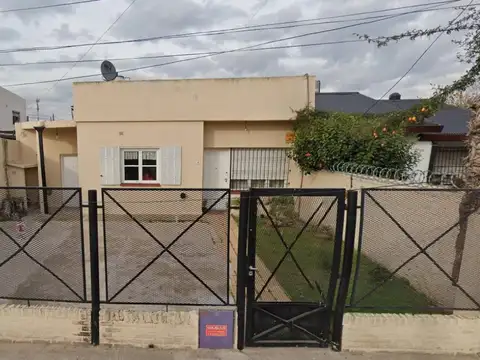 Excelente Casa a una cuadra de la estacion de Glew.