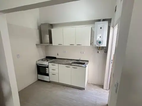3 AMBIENTES PLANTA BAJA REFACCIONADO TODO A NUEVO - PATIO LAVADERO Y COCINA EQUIPADA - BAJAS EXPENSAS OPORT.