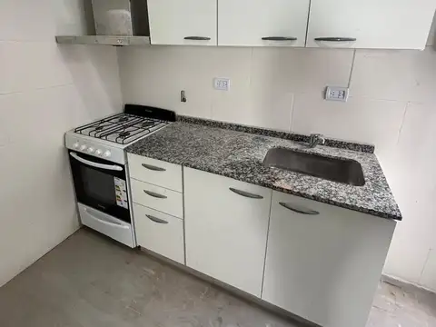 Moron 4000, Piso PB