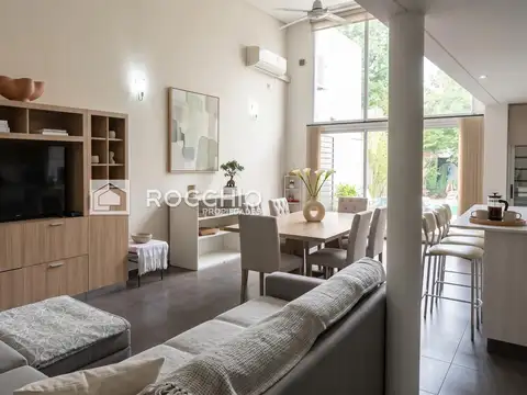 Casa en Venta con 2 cocheras