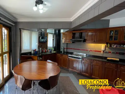 Chalet categoría C/fondo y pileta - Cafayate 4300- Loiacono Propiedades