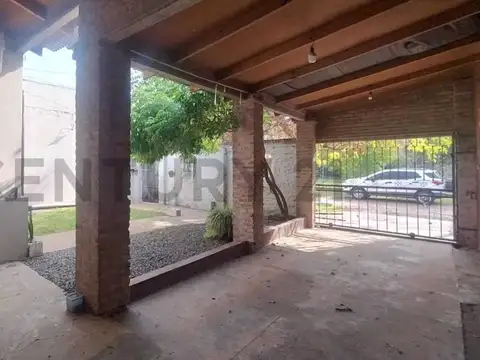 VENTA CASA 3 AMBIENTES CON COCHERA JARDÍN Y PATIO EN ITUZAINGÓ NORTE