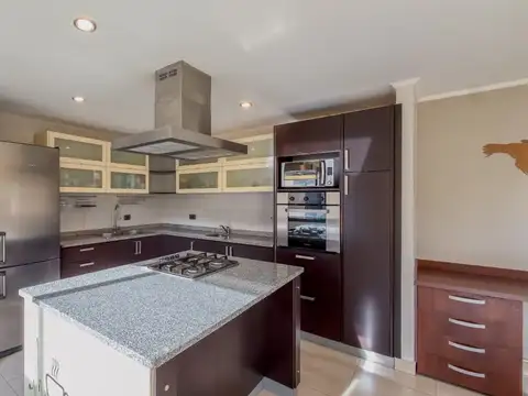 Casa 5 ambientes con 2 baños
