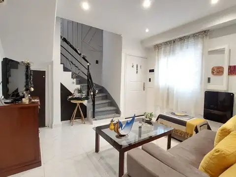 VENTA PH TIPO CASA 4 AMBIENTES, FLORESTA