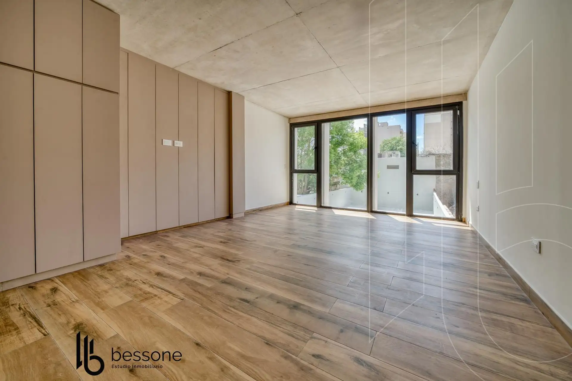 Depto monoambiente 34m² con quincho y balcón — Zona Guemes