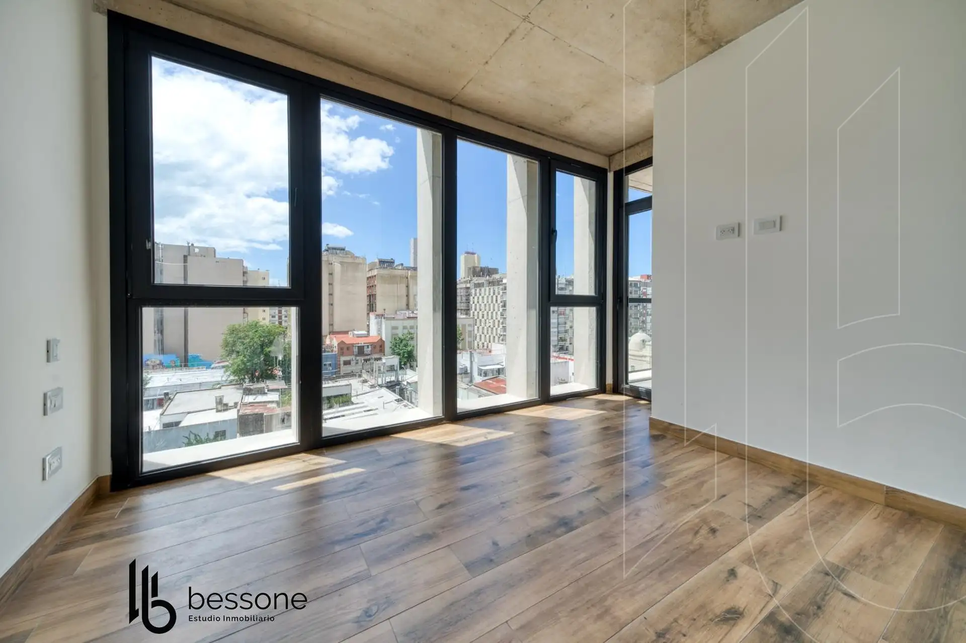Depto monoambiente 34m² con quincho y balcón — Zona Guemes