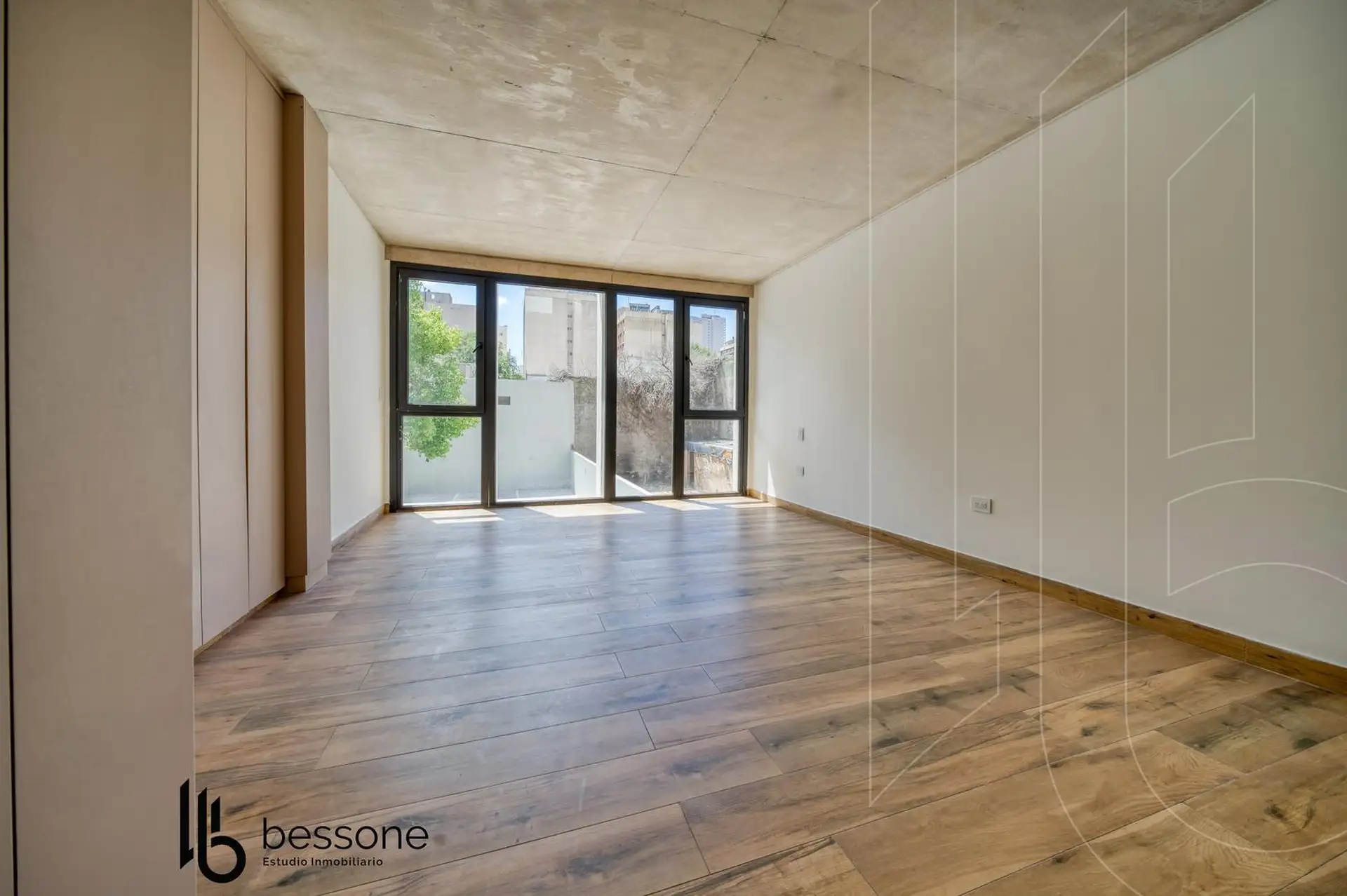 Depto monoambiente 34m² con quincho y balcón — Zona Guemes