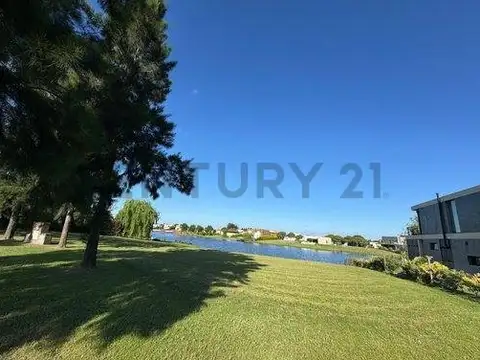 Tulipan 3900, Piso 0