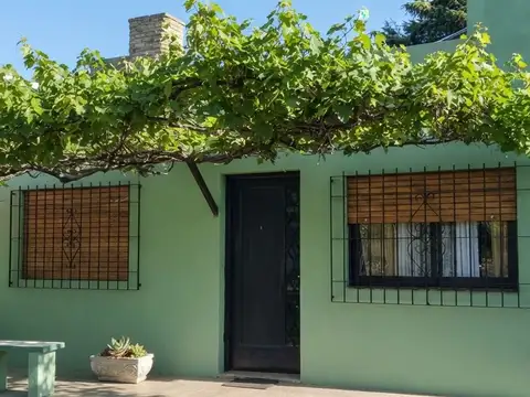 CASA EN VENTA EN PASO DEL REY - 3 AMB - PILETA