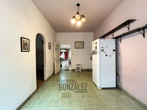 Casa 8 ambientes con 3 baños
