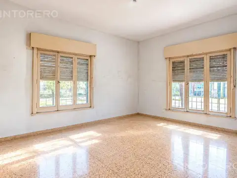 Casa en Venta Ramos Mejia con Jardín y Cochera 4 ambientes