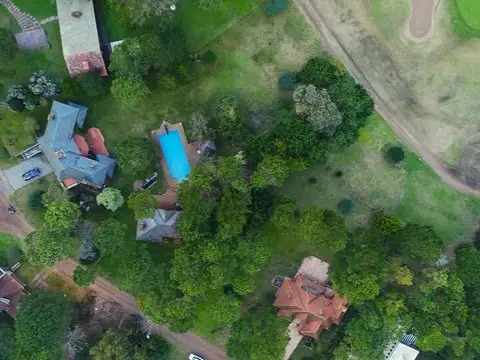 Casa en Venta con 4 cocheras