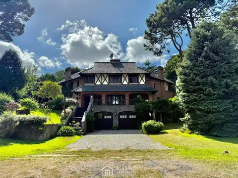 Residencia de categoría frente al Golf en Pinamar - 5.500 m² de parque al hoyo 9