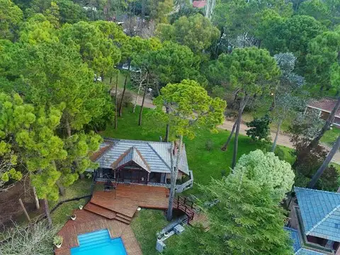 Casa 10 ambientes con 6 baños