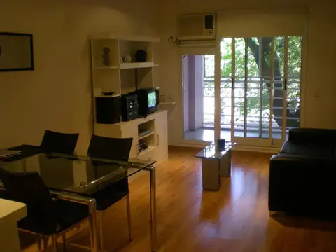 dos ambientes con balcón al frente