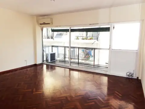 Depto. de 3 ambientes con balcón.