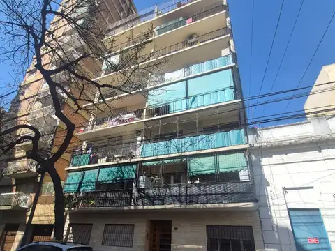 Departamento 2 ambientes con patio en planta baja reciclado impecable