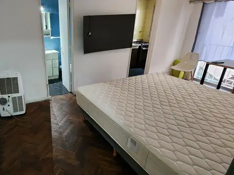 MONOAMBIENTE interno. Coc y baño completos. Parcialmetne equipado