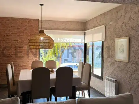 Casa 6 ambientes con 2 baños